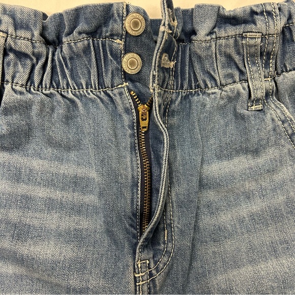 SO Juniors Mom Jean High Rise Size 9 (30x26) Taper Distressed Stretch Med Blue - Picture 5 of 14